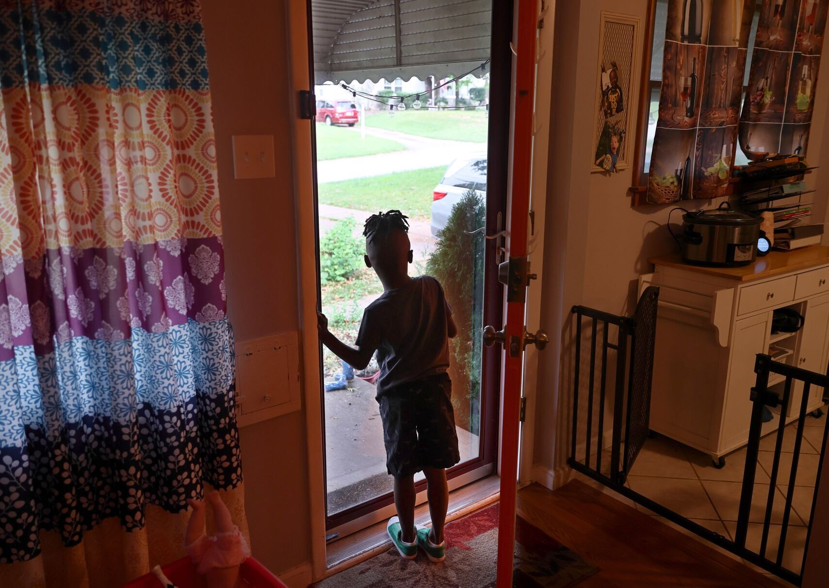 Missouri caseworkers behind on home visits for kids in foster care